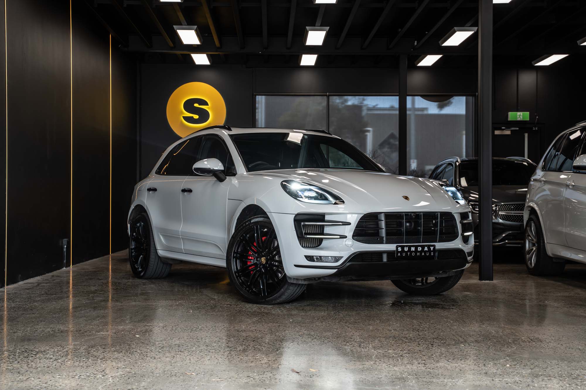 2018 Porsche 95B.1 Macan Turbo | Sunday Autohaus